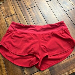 Women’s lululemon low rise lined speed up 2.5” red size 6